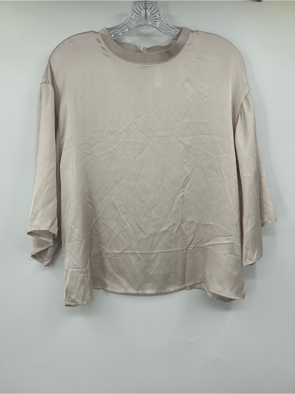 By Anthropologie Women’s Ivory Viscose Short Sleeve Satin Blouse Keyhole Size M - Picture 1 of 6